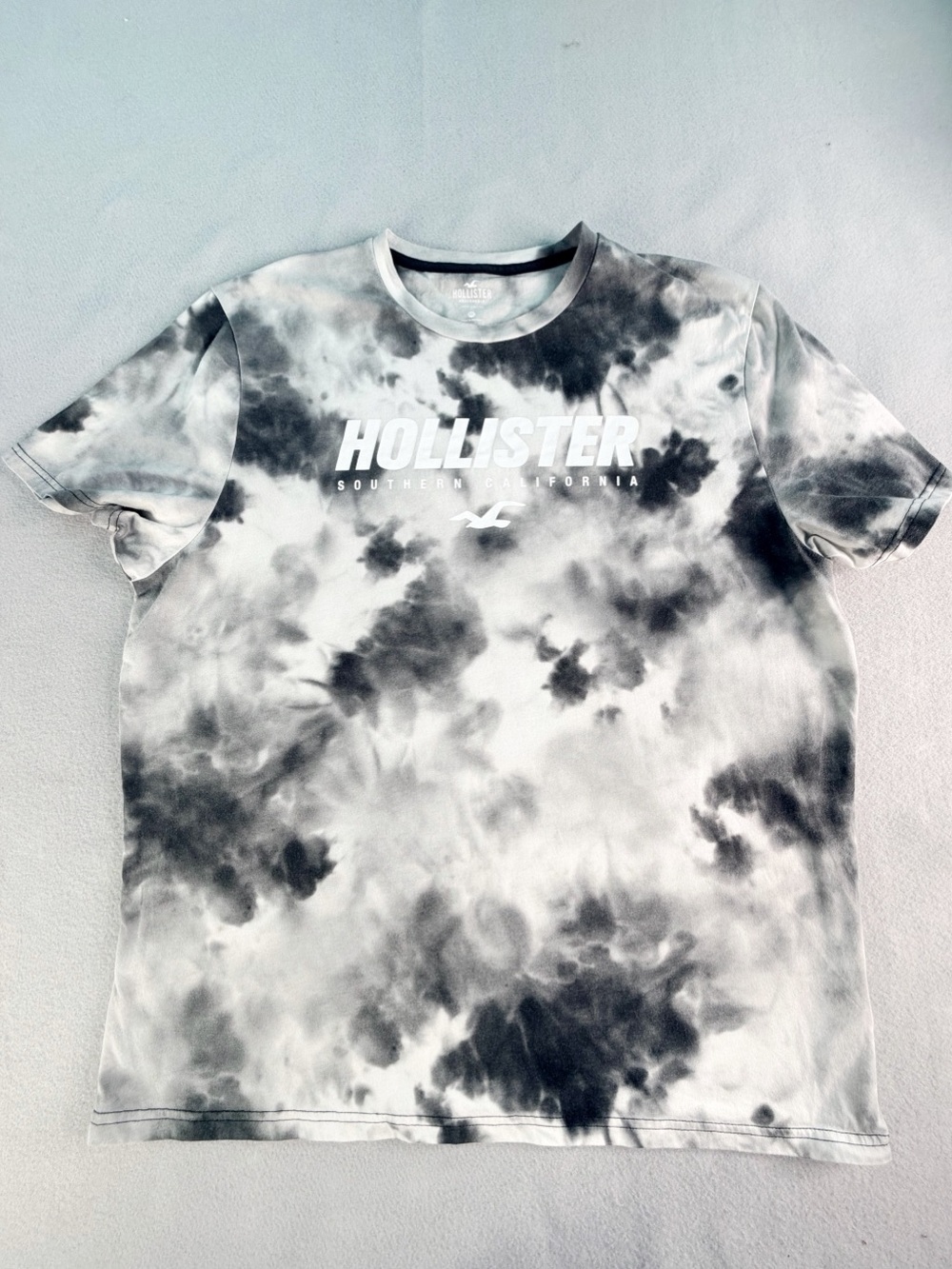 Hollister California Men’s 2XL XXLarge White Black  T-Shirt Preppy Surfer